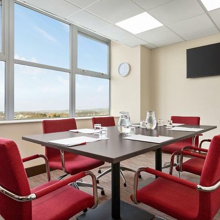 Ramada East Kilbride Hotel Ngoại thất bức ảnh