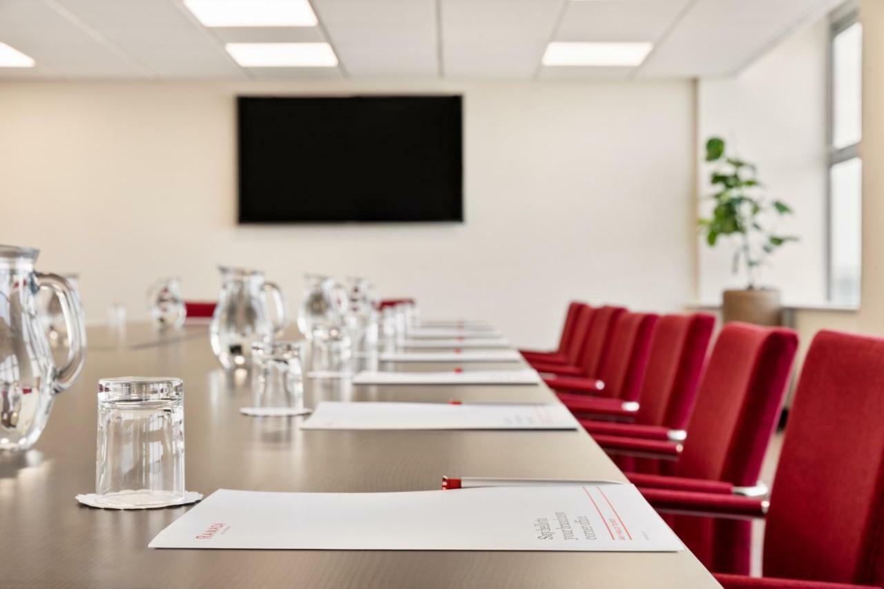 Ramada East Kilbride Hotel Ngoại thất bức ảnh
